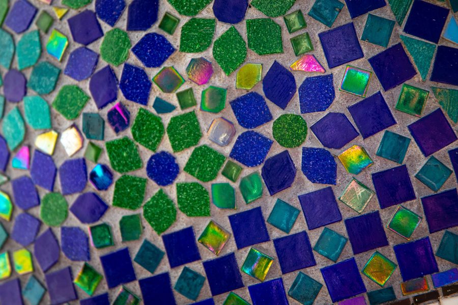 Mosaïque de carreaux bleus et verts en gros plan